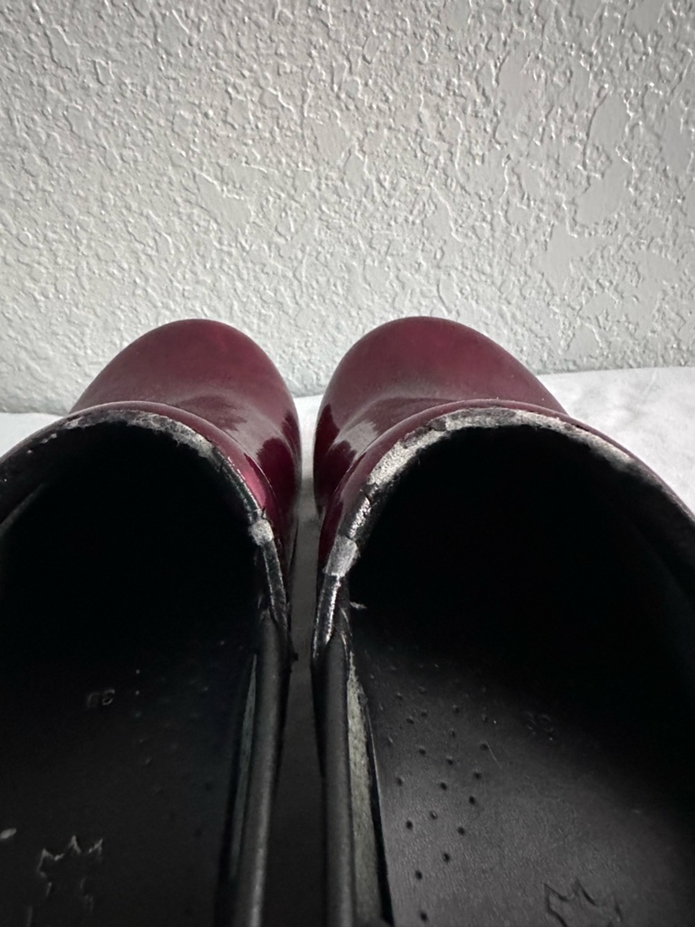 Dansko Professional Red Marbled Patent Leather Clogs Size 39 - Picture 6 of 12